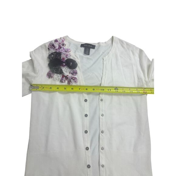 White House Black Market Women’s XS Cardigan White Floral Appliqué Embellished - Picture 4 of 7